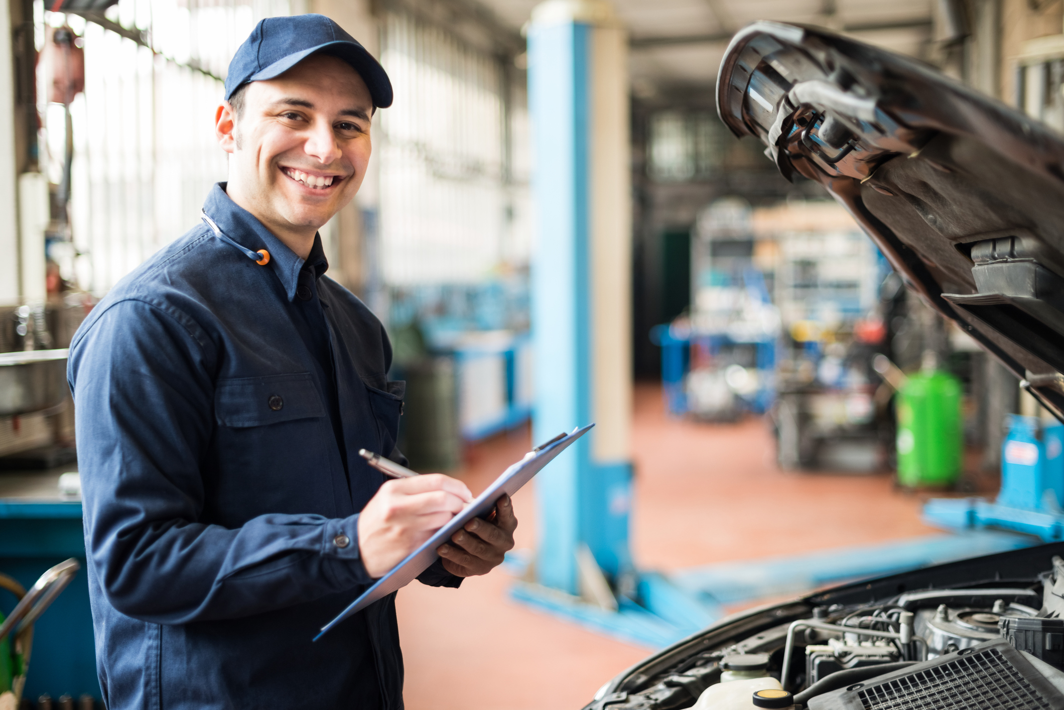 Mechanic giving a free estimate for repair